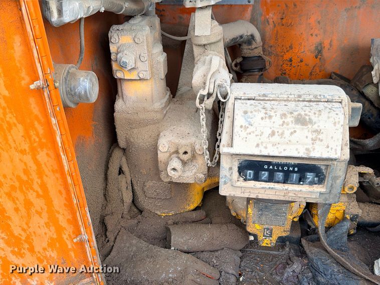 image for item ED5412 2013 Mack CHU613 fuel truck