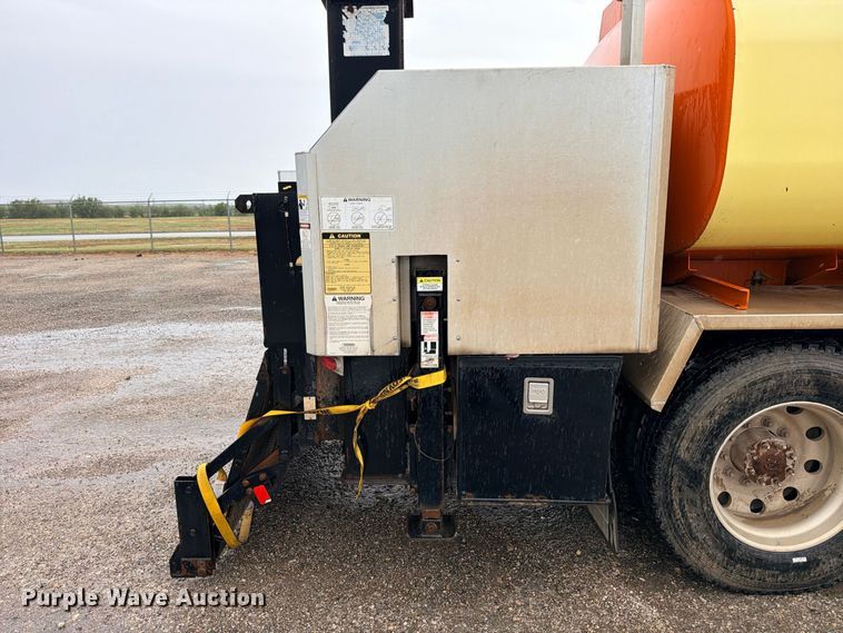 image for item ED5412 2013 Mack CHU613 fuel truck