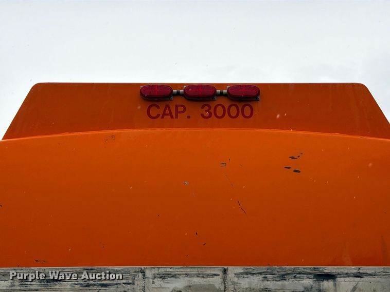 image for item ED5412 2013 Mack CHU613 fuel truck