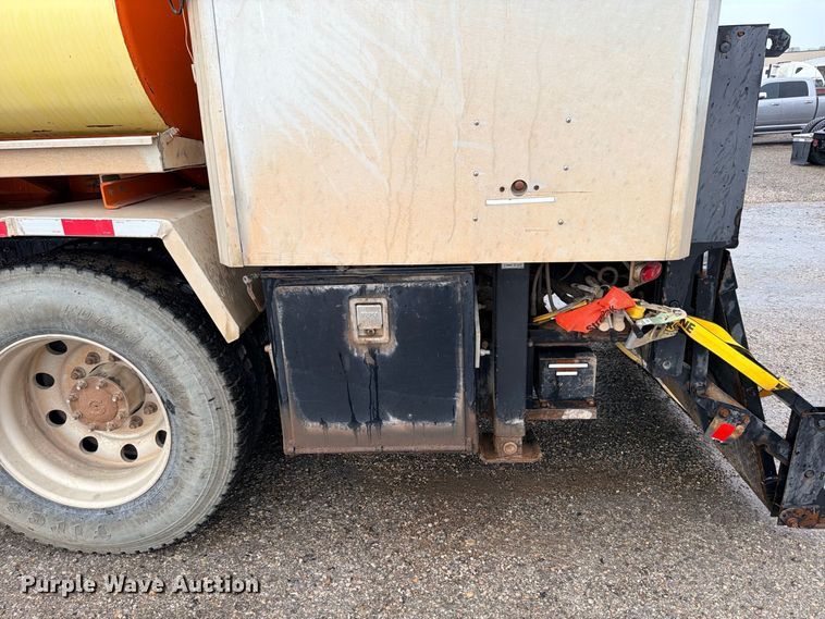 image for item ED5412 2013 Mack CHU613 fuel truck
