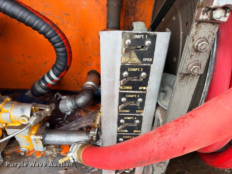 image for item ED5412 2013 Mack CHU613 fuel truck