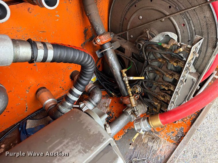 image for item ED5412 2013 Mack CHU613 fuel truck
