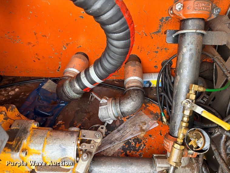 image for item ED5412 2013 Mack CHU613 fuel truck
