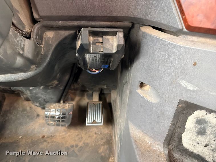 image for item ED5412 2013 Mack CHU613 fuel truck