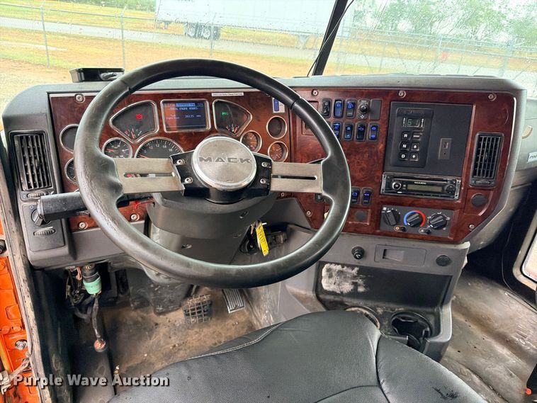 image for item ED5412 2013 Mack CHU613 fuel truck