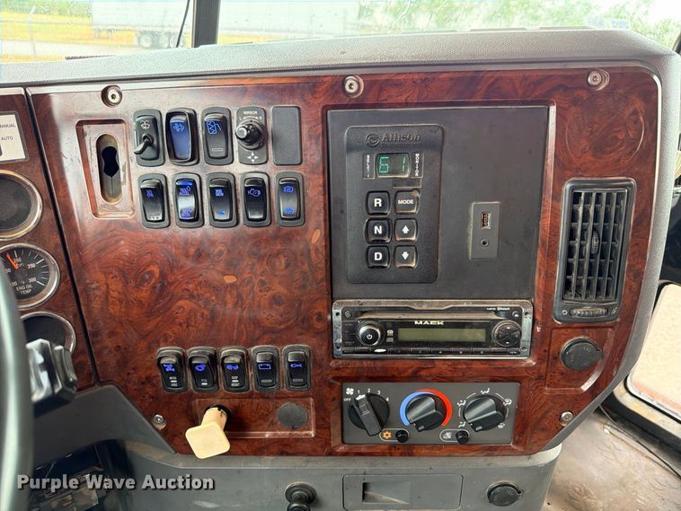 image for item ED5412 2013 Mack CHU613 fuel truck