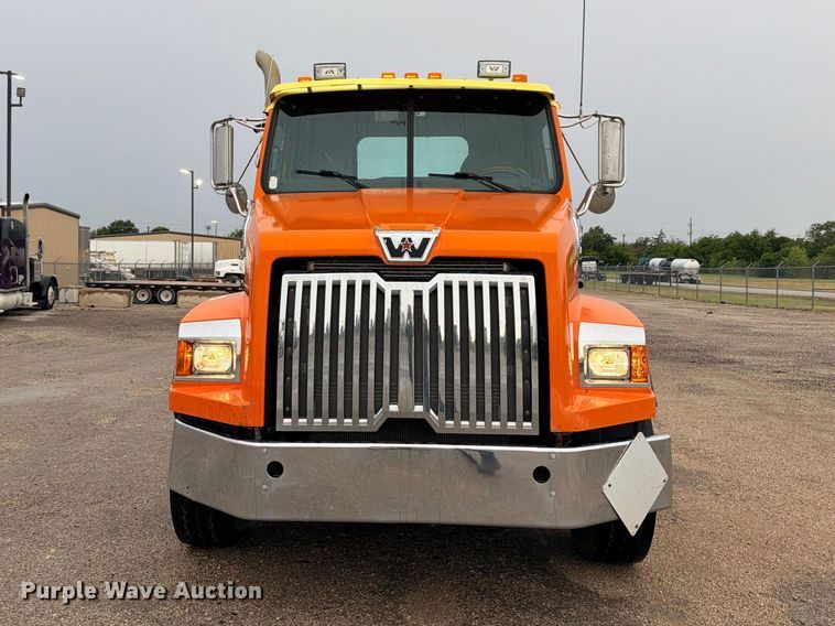 image for item ED5415 2015 Western Star 4700SB truck cab and chassis