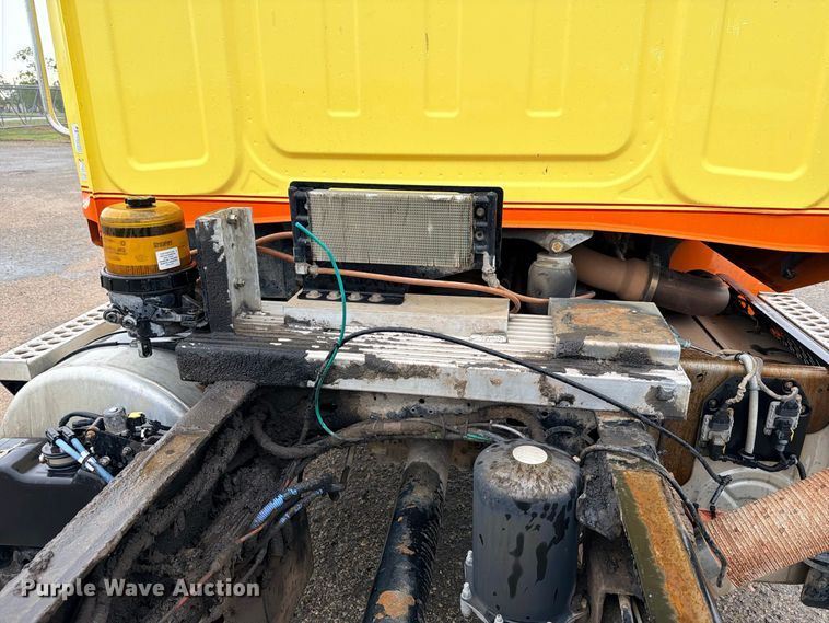 image for item ED5415 2015 Western Star 4700SB truck cab and chassis