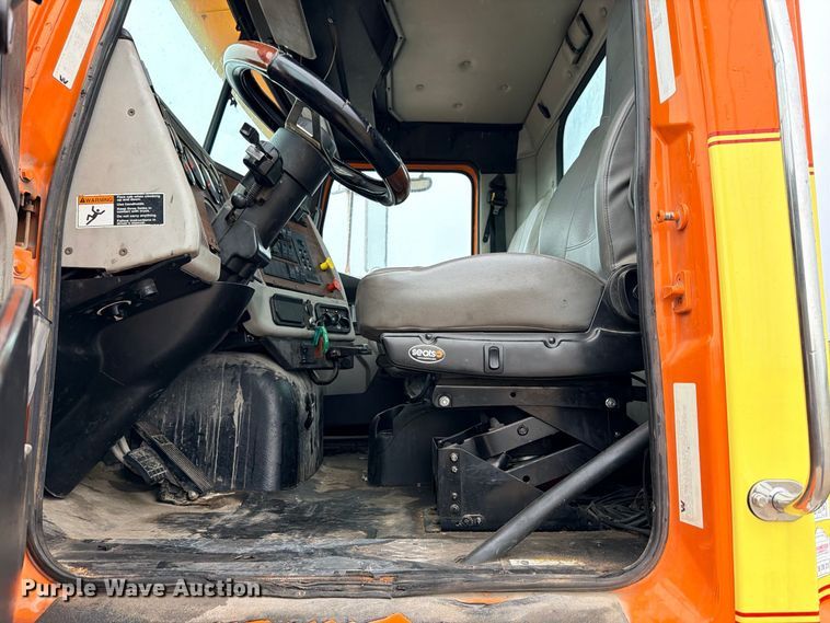 image for item ED5415 2015 Western Star 4700SB truck cab and chassis