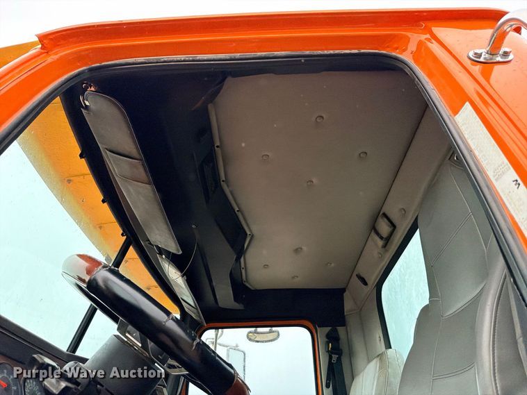 image for item ED5415 2015 Western Star 4700SB truck cab and chassis