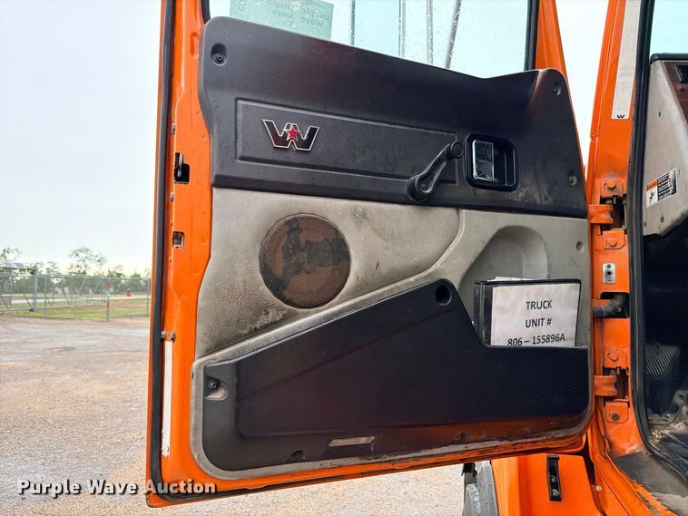 image for item ED5415 2015 Western Star 4700SB truck cab and chassis
