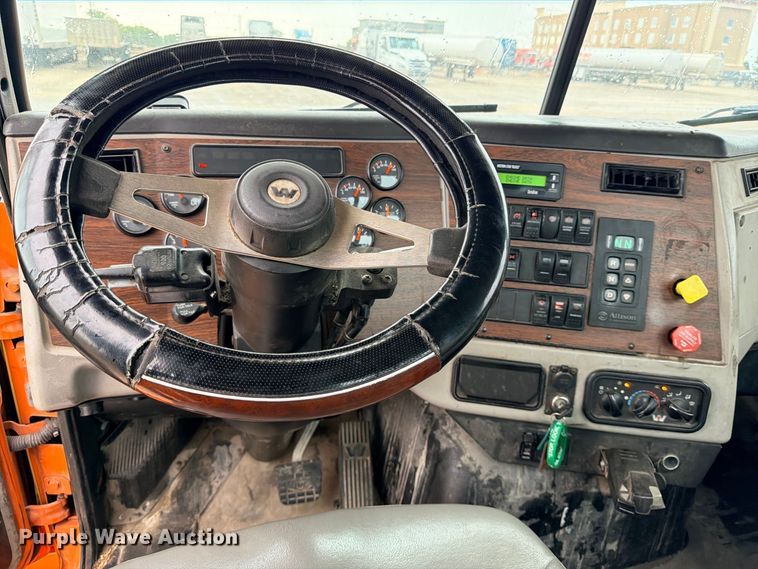 image for item ED5415 2015 Western Star 4700SB truck cab and chassis