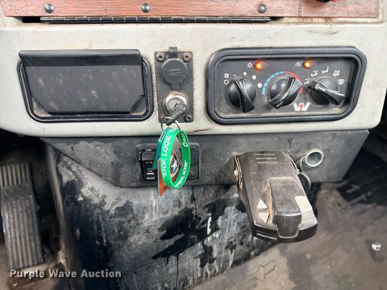 image for item ED5415 2015 Western Star 4700SB truck cab and chassis