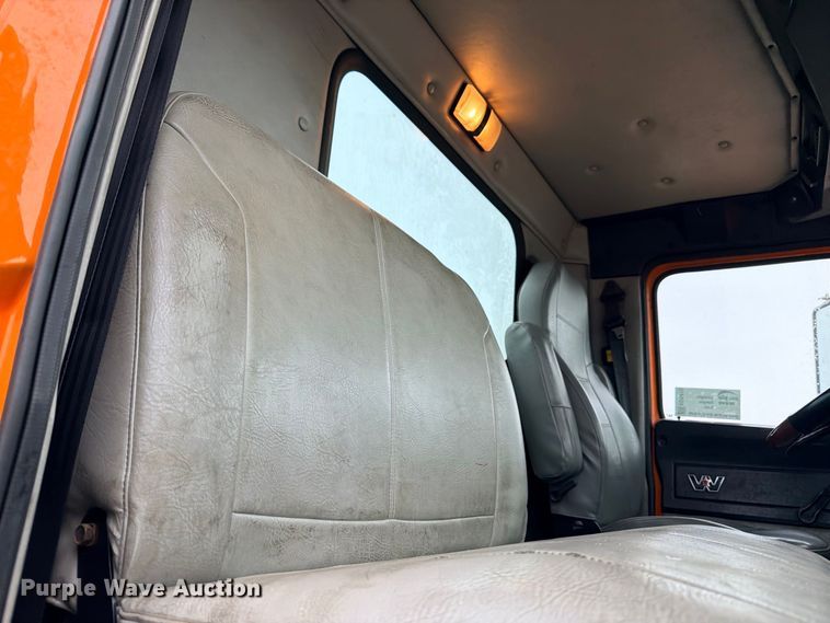 image for item ED5415 2015 Western Star 4700SB truck cab and chassis