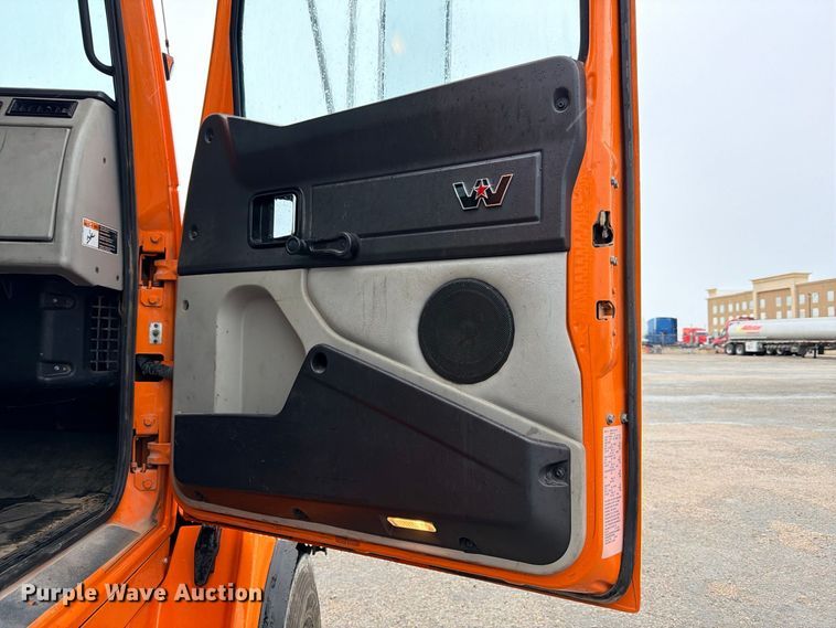 image for item ED5415 2015 Western Star 4700SB truck cab and chassis
