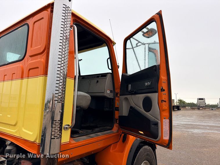 image for item ED5415 2015 Western Star 4700SB truck cab and chassis