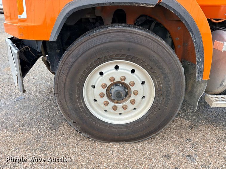 image for item ED5415 2015 Western Star 4700SB truck cab and chassis