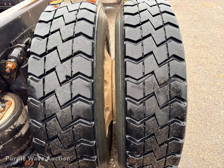 image for item ED5415 2015 Western Star 4700SB truck cab and chassis