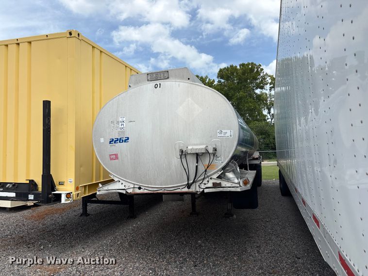 1986 Heil fuel trailer