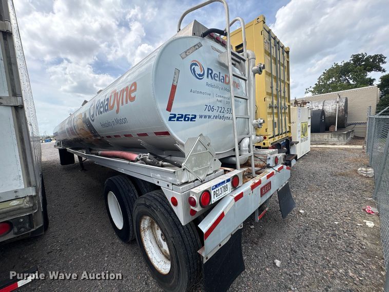 image for item EF1299 1986 Heil fuel trailer