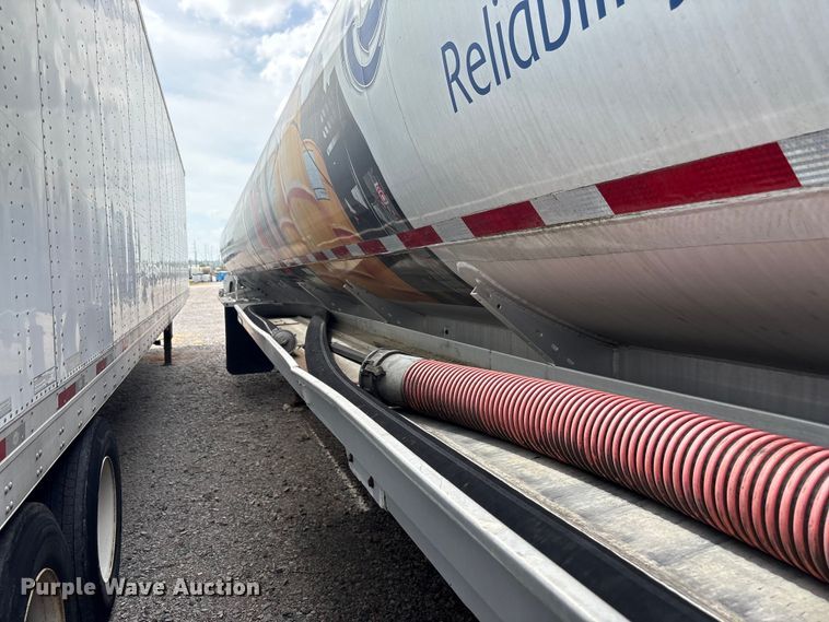 image for item EF1299 1986 Heil fuel trailer