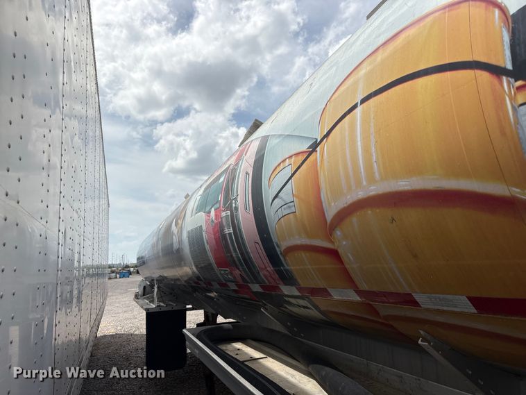 image for item EF1299 1986 Heil fuel trailer