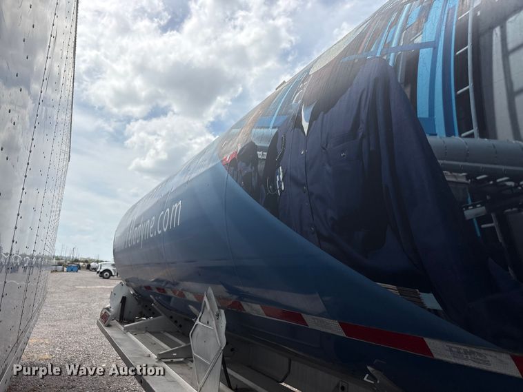 image for item EF1299 1986 Heil fuel trailer