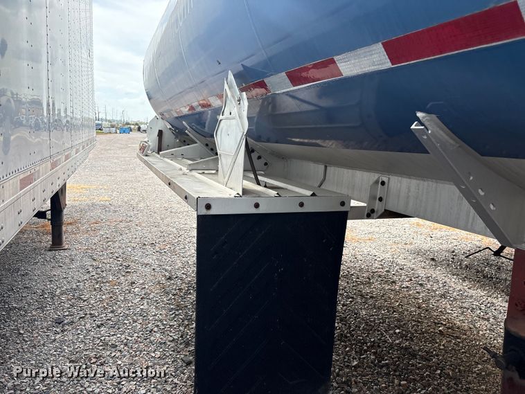 image for item EF1299 1986 Heil fuel trailer