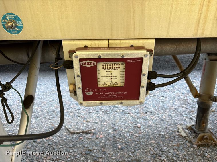 image for item EF1299 1986 Heil fuel trailer
