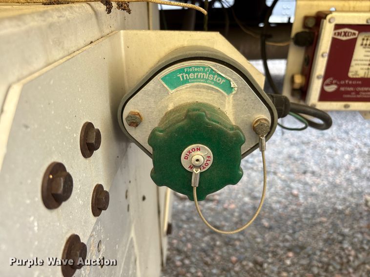 image for item EF1299 1986 Heil fuel trailer