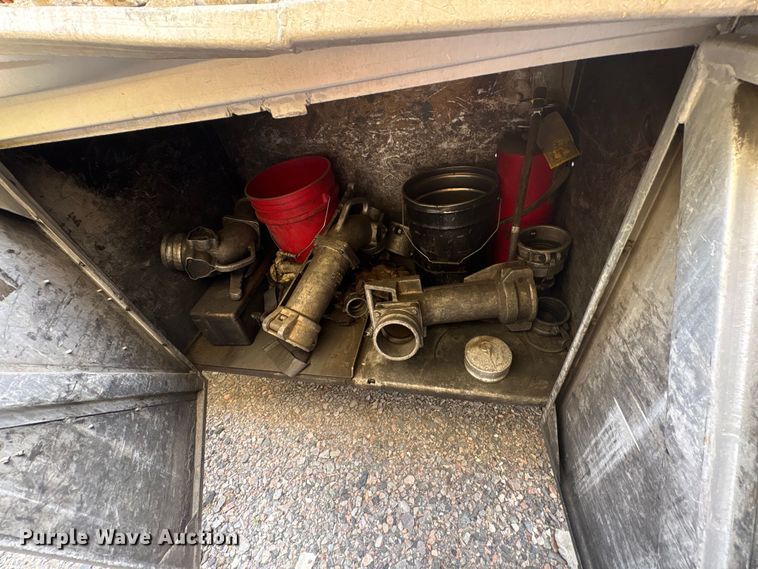 image for item EF1299 1986 Heil fuel trailer