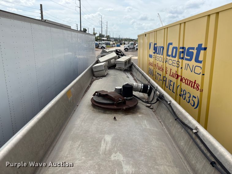image for item EF1299 1986 Heil fuel trailer