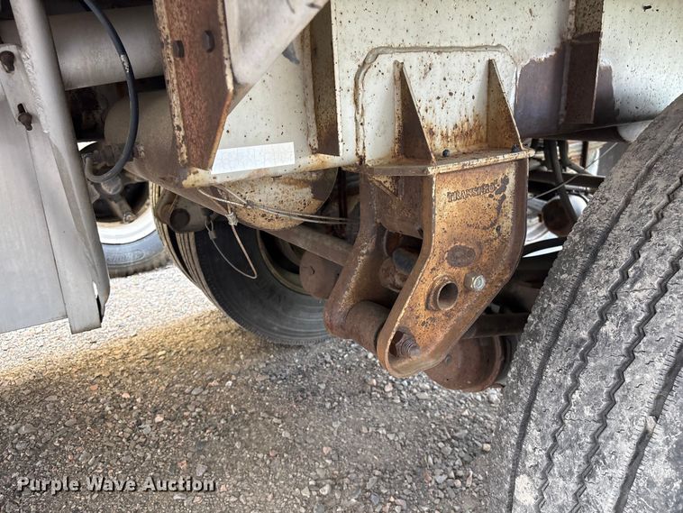 image for item EF1299 1986 Heil fuel trailer