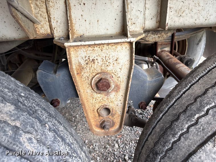 image for item EF1299 1986 Heil fuel trailer