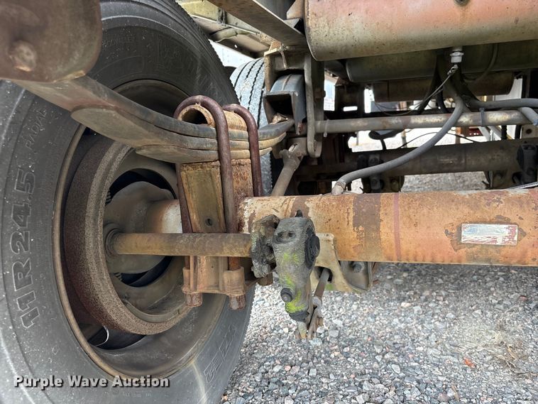 image for item EF1299 1986 Heil fuel trailer