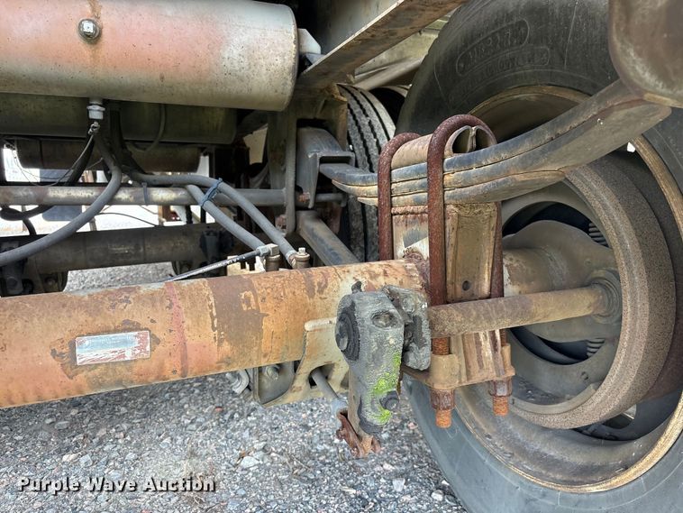 image for item EF1299 1986 Heil fuel trailer