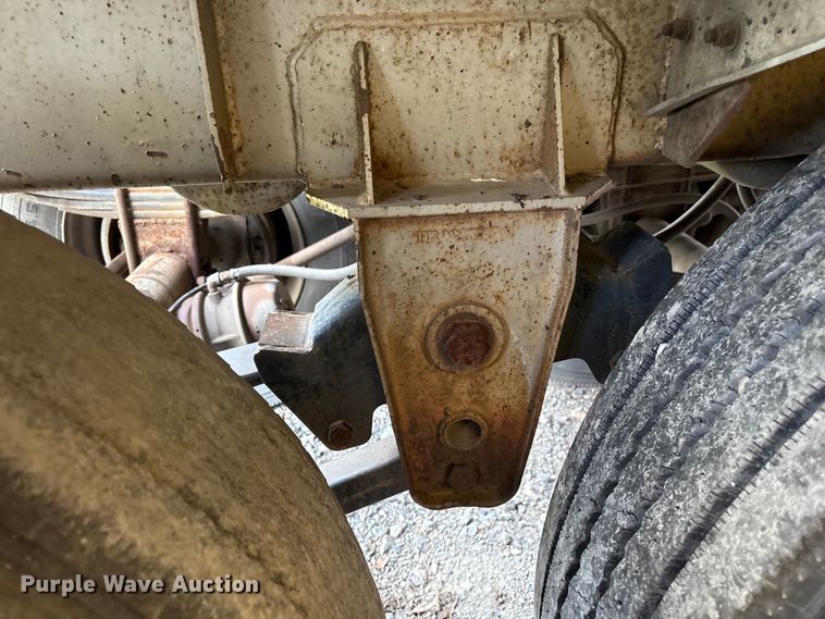 image for item EF1299 1986 Heil fuel trailer