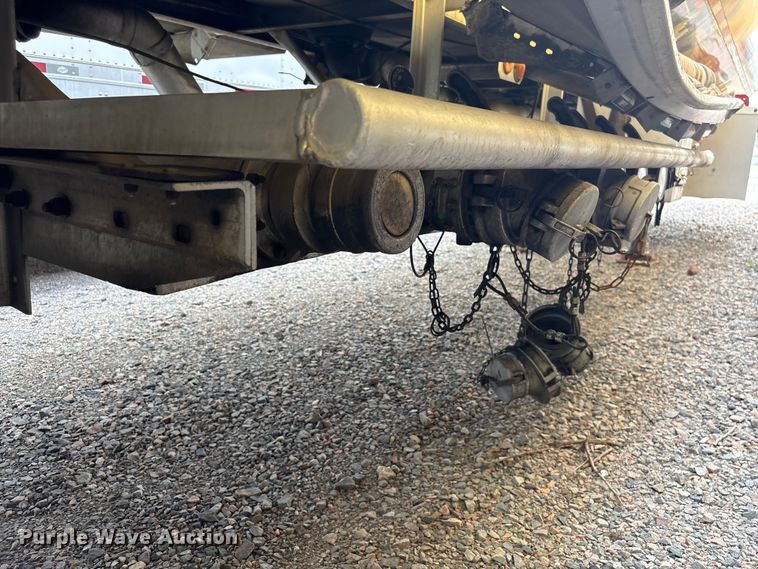 image for item EF1299 1986 Heil fuel trailer