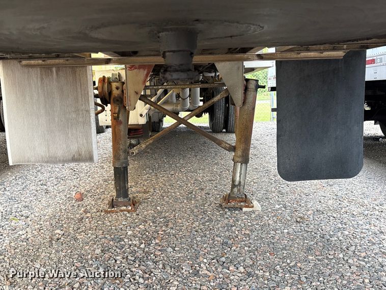 image for item EF1299 1986 Heil fuel trailer