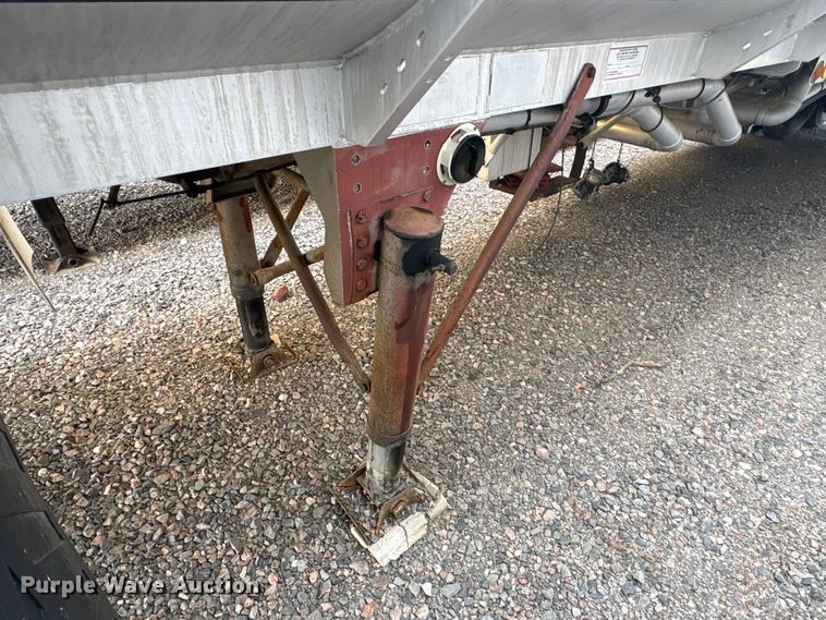 image for item EF1299 1986 Heil fuel trailer