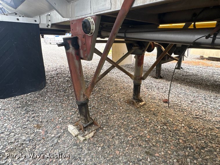 image for item EF1299 1986 Heil fuel trailer