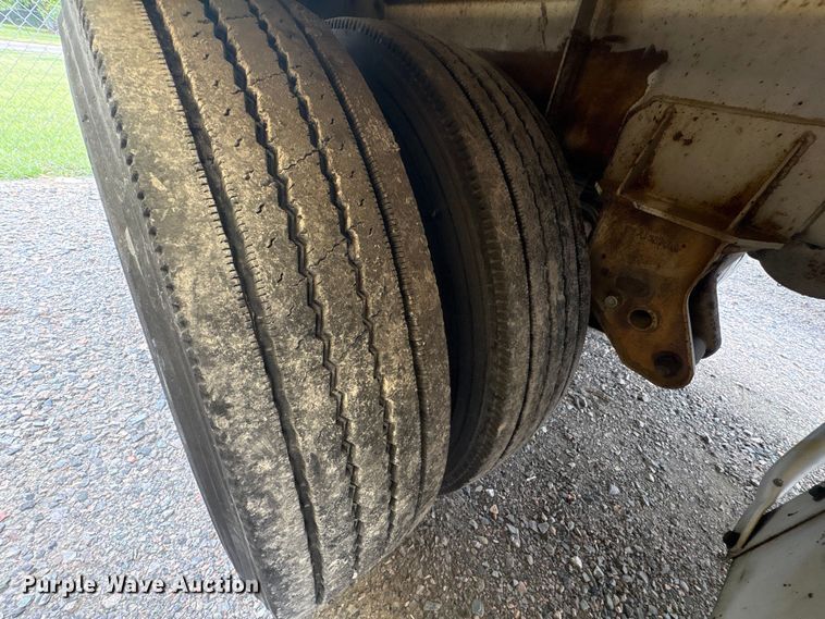image for item EF1299 1986 Heil fuel trailer