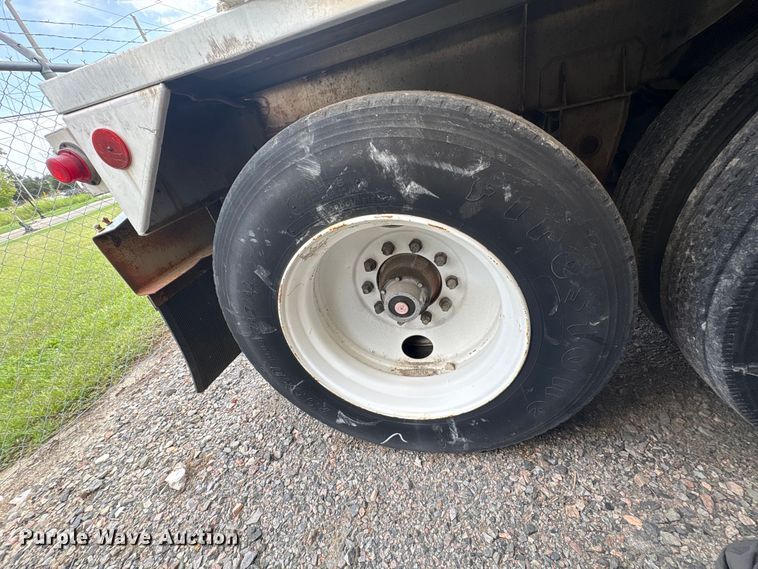 image for item EF1299 1986 Heil fuel trailer