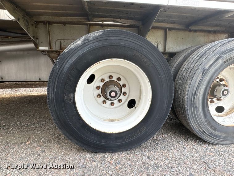 image for item EF1299 1986 Heil fuel trailer
