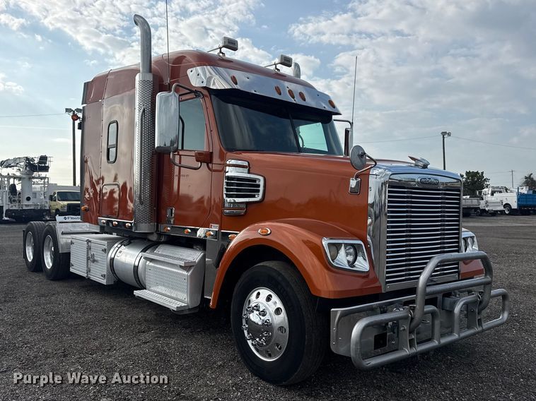 image for item EG8994 2019 Freightliner 122SD semi truck