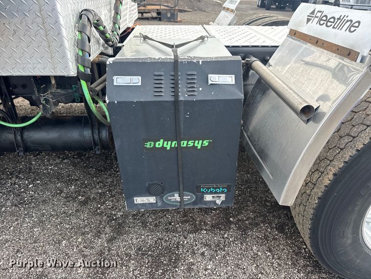 image for item EG8994 2019 Freightliner 122SD semi truck