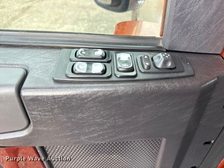 image for item EG8994 2019 Freightliner 122SD semi truck