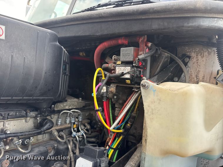 image for item EG8994 2019 Freightliner 122SD semi truck