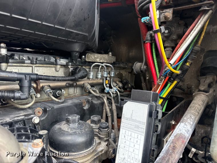 image for item EG8994 2019 Freightliner 122SD semi truck