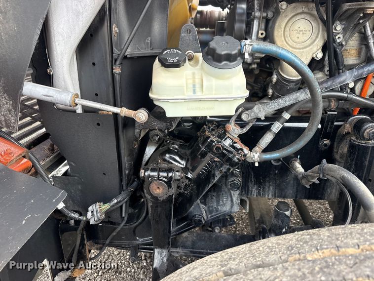 image for item EG8994 2019 Freightliner 122SD semi truck